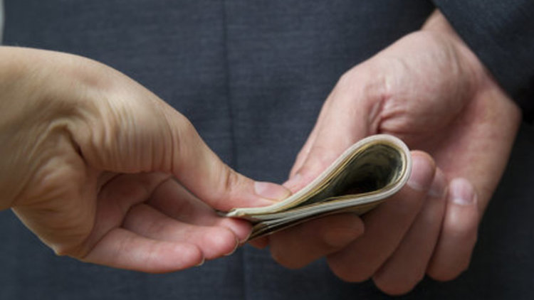 Осъдиха пиян турски шофьор за 22 лева рушвет
