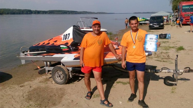 Две от трите лодки на водомоторния клуб са с призово класиране