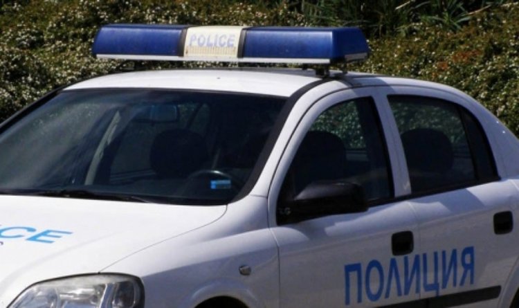 Закопчаха крадци на грозде, апаш открадна кола и я заряза