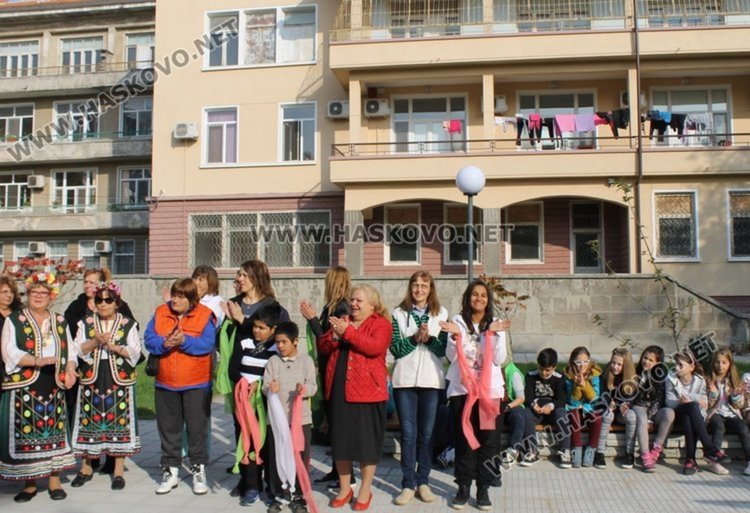 Фотоизложба набира средства за спортна площадка в Дневния център в Димитровград
