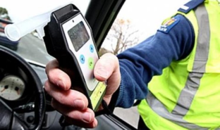 Един си кара колата пиян, друг я гаси от пожар