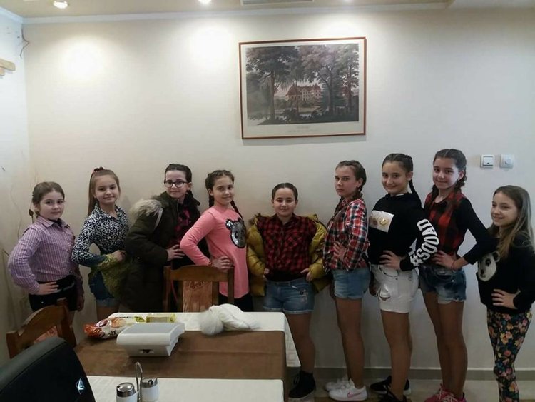 Жени се радваха на изпълненията на деца от клуб по аеробика