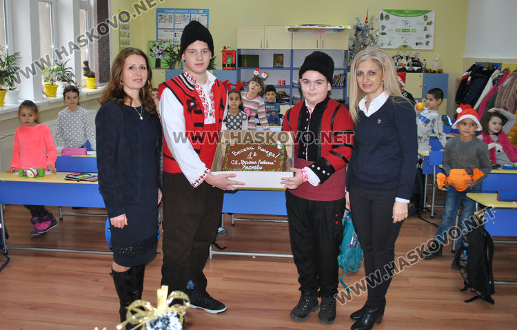 Торти и обредни хлябове във „Васил Левски“, посрещнаха и коледари