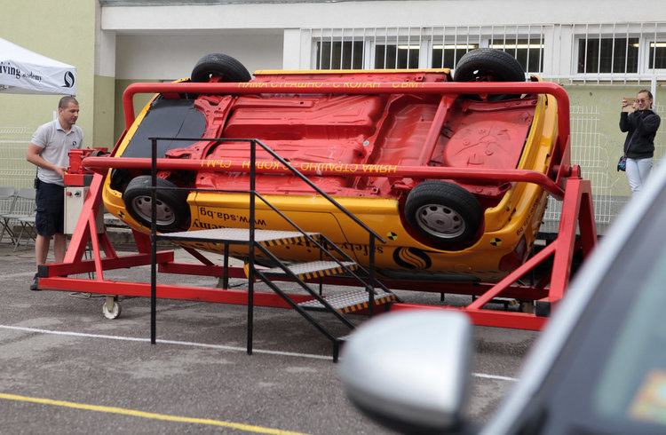 Образоват абитуриенти за последиците от алкохола върху шофирането