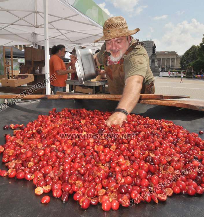Ути приготви на площада сладко от череши и био мед