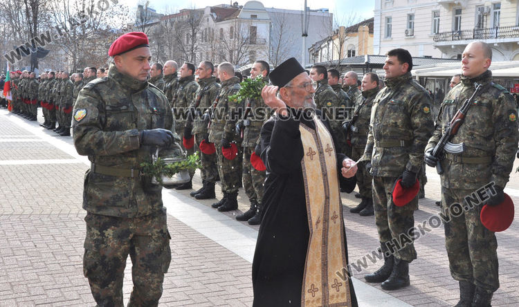 Осветиха бойните знамена в Хасково на Богоявление