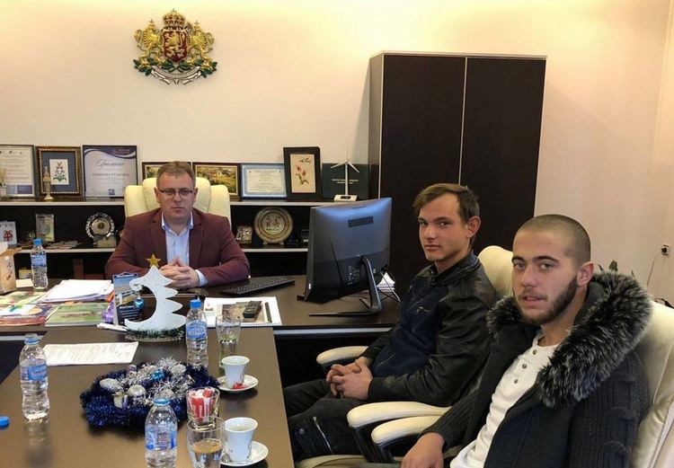Двете момчета, спасили жена от горяща къща, получават награди заедно с пожарникари от Смолянско 