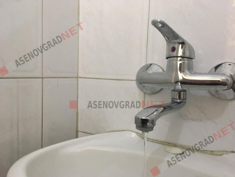 Авария на водопровод остави без вода половин Асеновград