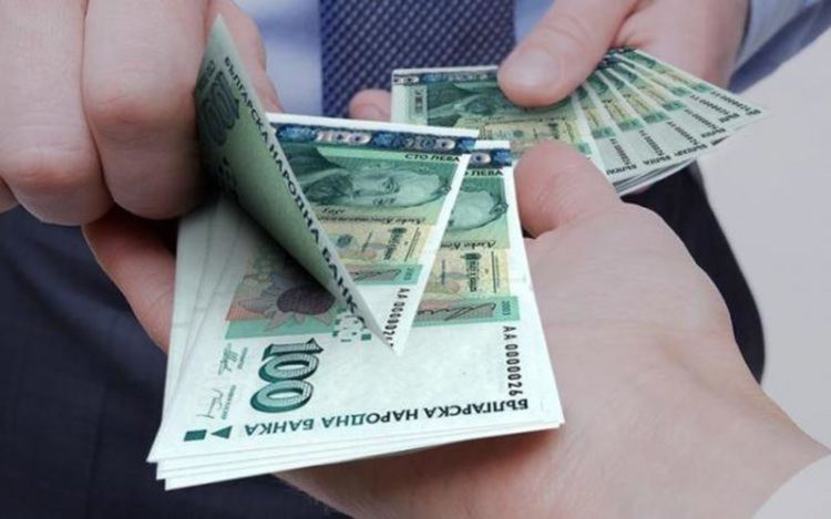 Търсят кредитни консултанти, шофьори за 2400 лева и образователни медиатори