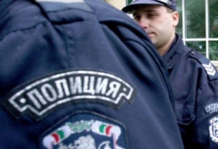 Хванаха хлапе без книжка зад волана на нерегистрирано БМВ