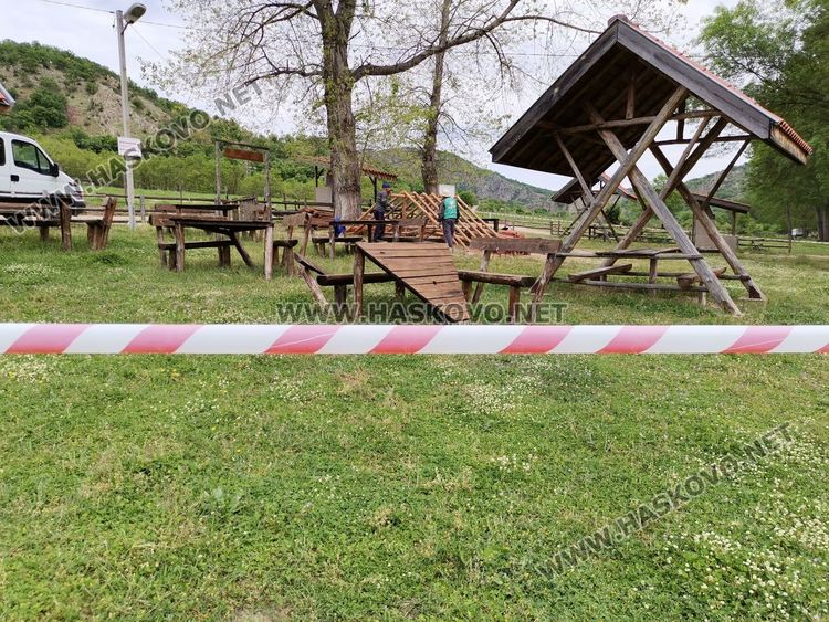 27-годишен е ранен от рухнала беседка