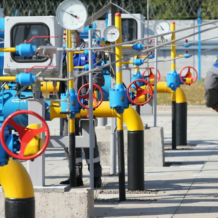 Газовите хранилища в Европа остават запълнени на 10 процента, според "Газпром"