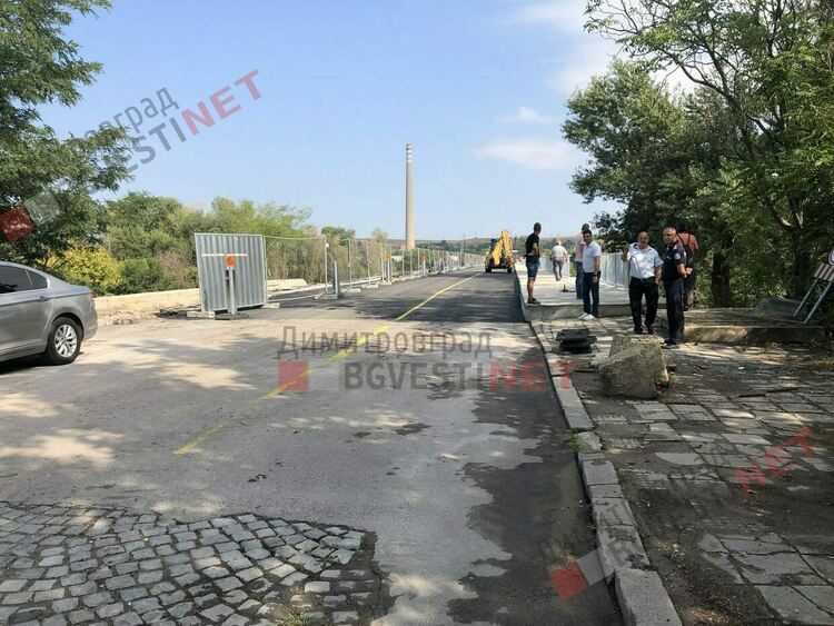 Затварят за ден моста към квартал Марийно за асфалтиране