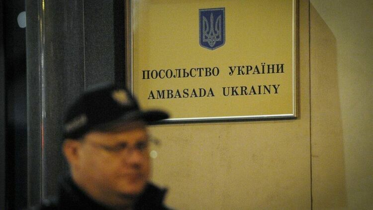 Украински посолства получиха "кървави пакети" с животински очи