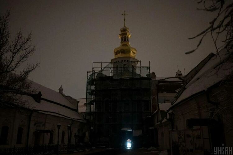 Украйна обяви аварийно спиране на тока в южните и в югоизточните райони