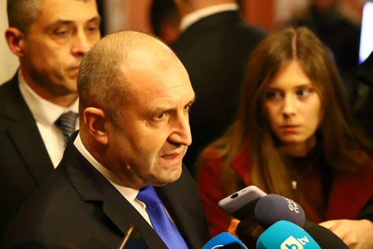 Предсрочните избори ще са на 2 април, обяви президентът Румен Радев