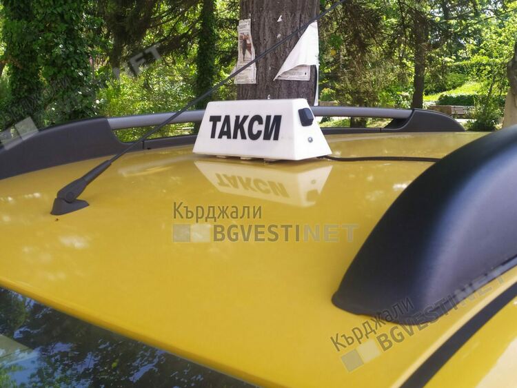 Апаш от Хасковско обра таксиджия пред приятелката си,закопчават ги и двамата