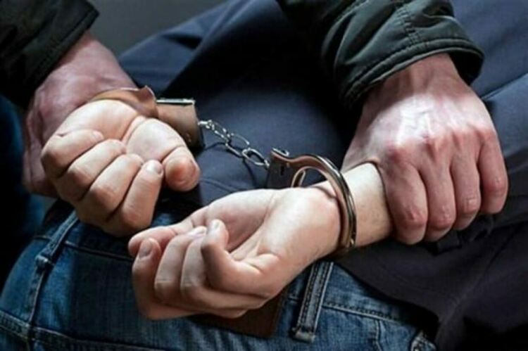 38-годишен бие 27-годишна на сред Кърджали,арестуват го
