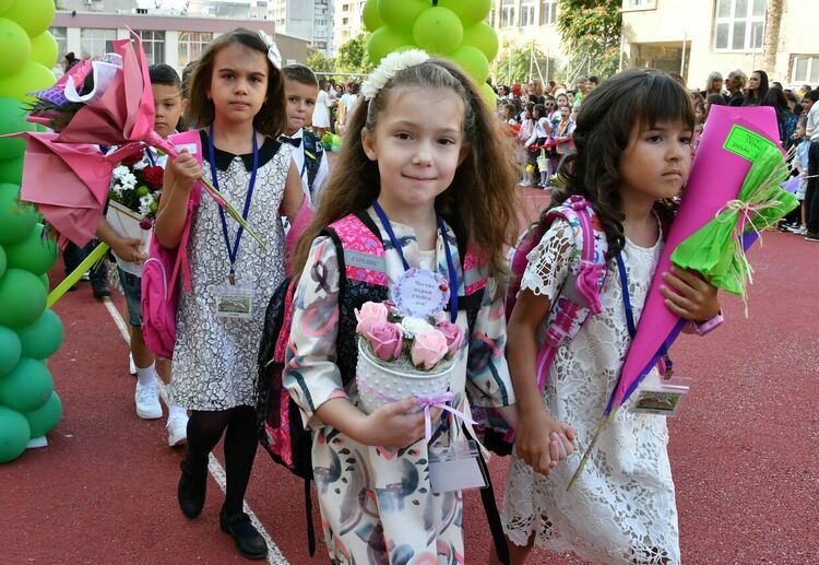 Заявления за еднократна помощ за ученици се подават до 15 октомври