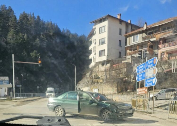 Двама са пострадали при катастрофа в Смолян