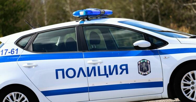 Мъж на 53 години от Перник е задържан за побой над жена си, но му прилошало и е настанен в болница, съобщиха от полицията