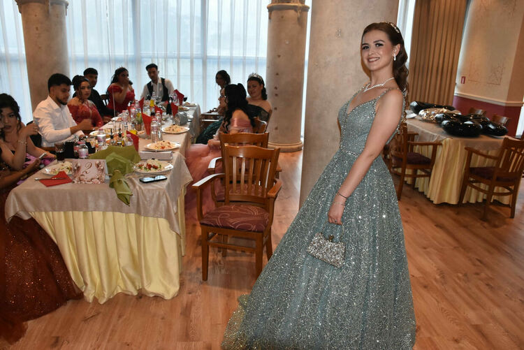 Абитуриентите от ПГЛП дефилираха в центъра на Хасково