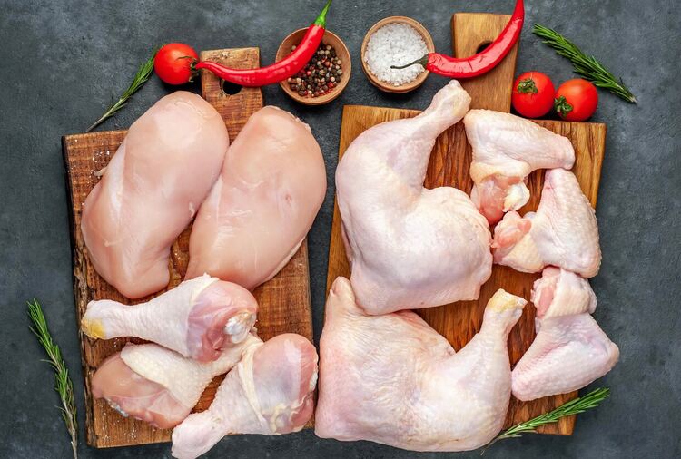 Спряха нерегламентиран внос на пилешко месо, овча лой, яйца и млечни продукти