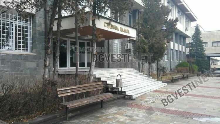 Окръжният съд в Смолян разглежда дело за открита марихуана в жилище