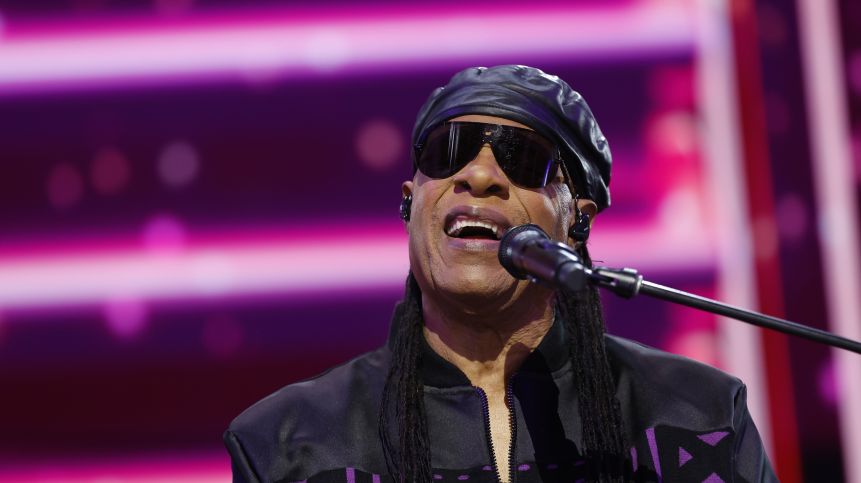 Stevie Wonder обяви световно турне за юбилея на „Songs in the Key of Life“