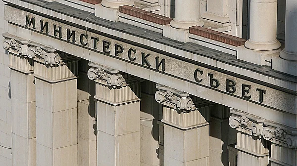 Линията на бедност става 443 евро: Какво се променя за социалните помощи?