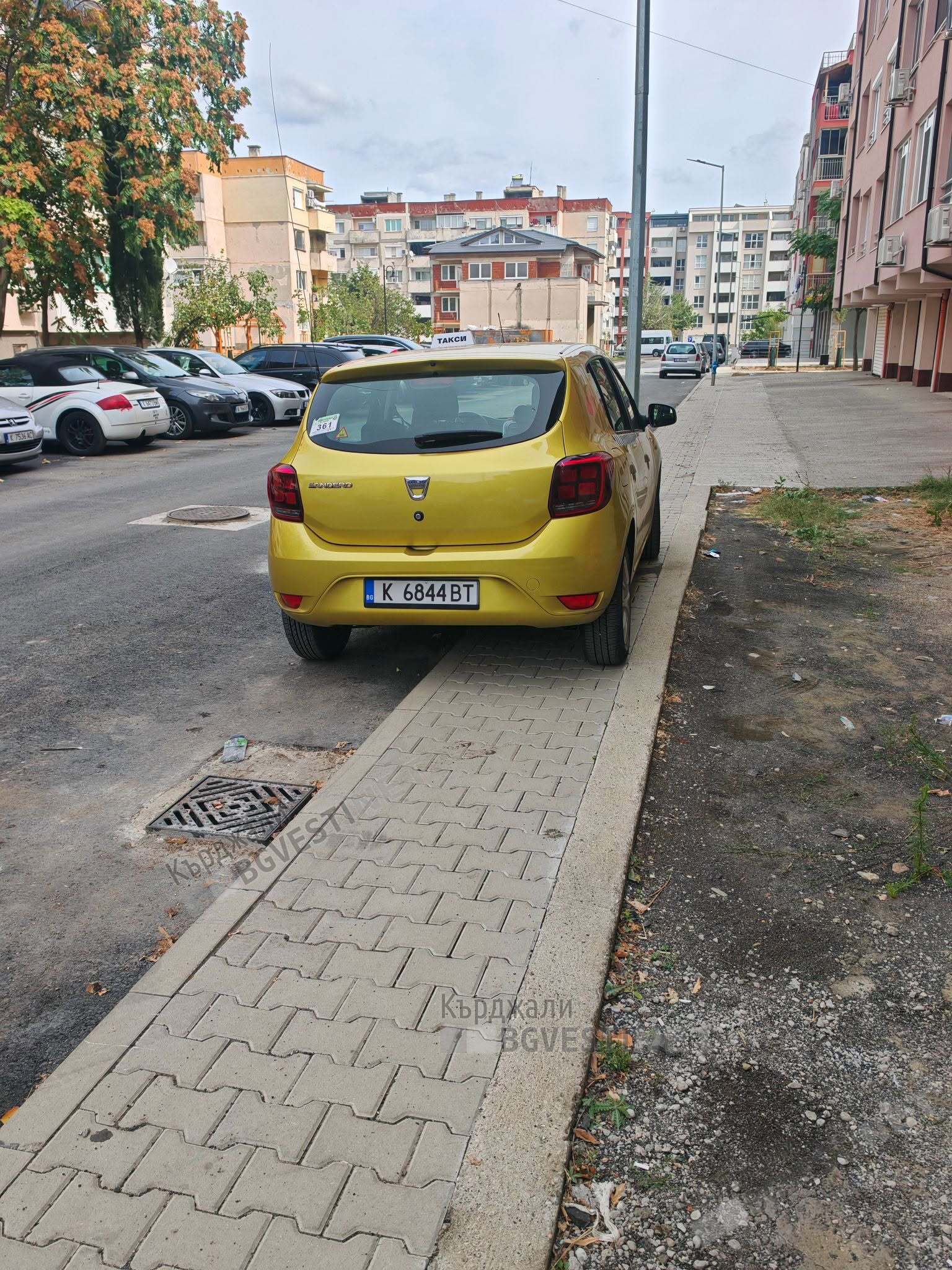 Неправилно паркиране възмущава кърджалийци,нашенец окупира нов тротоар