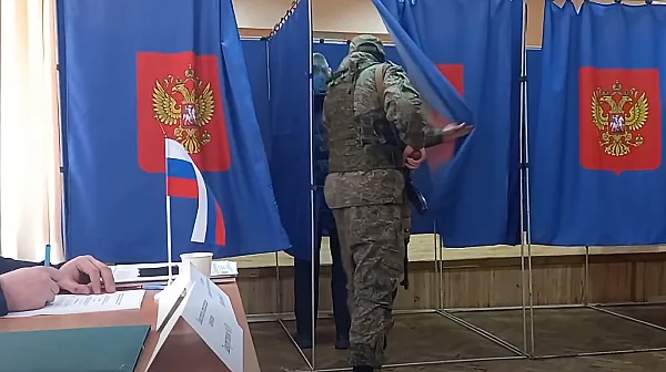 Втори ден от изборите в Русия: Сигнали за натиск и военни до урните