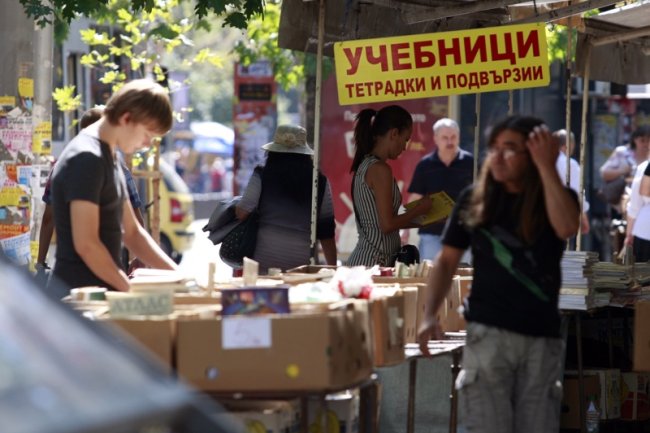 Какво мислят преподавателите за „единия учебник“ на Румен Радев