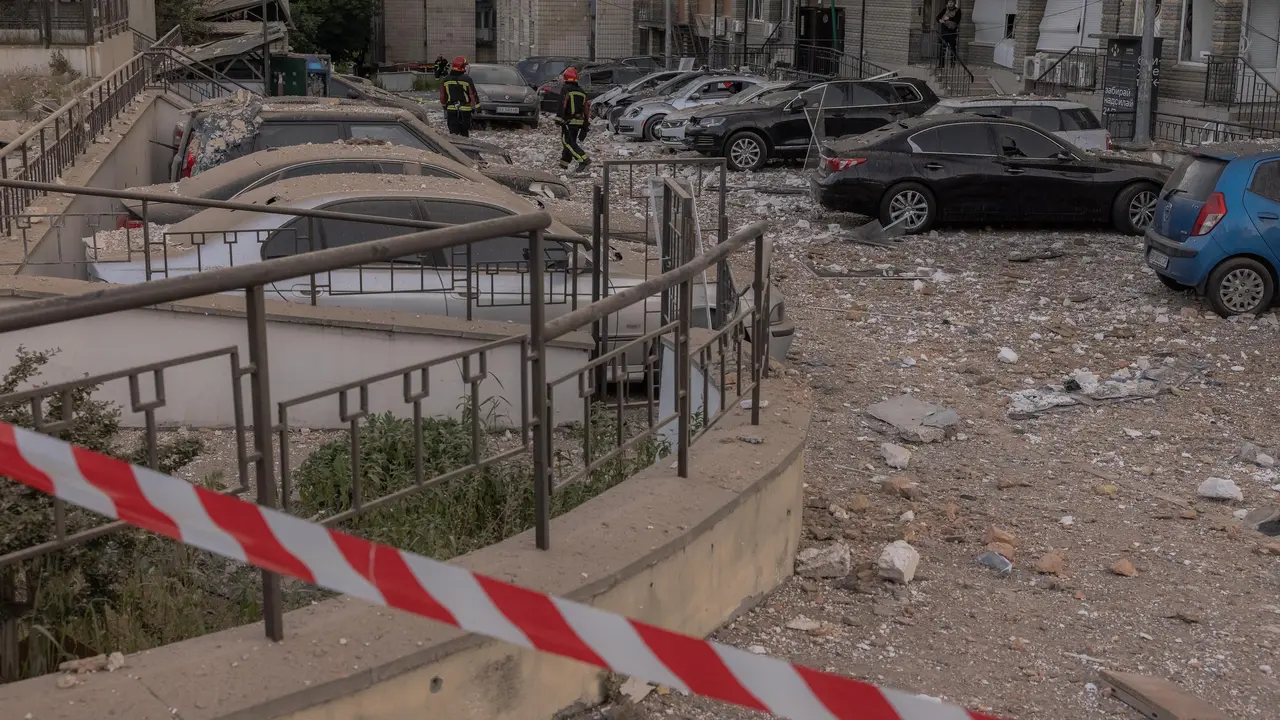 Удар след удар по мостовете на Киев: Русия атакува и Северния мост