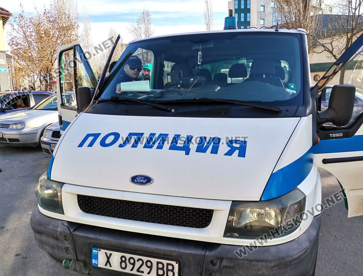 Арестуваха двама мъже, след като откриха дрога в колата им
