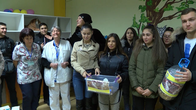 Детското отделение на хасковската болница получи последното си дарение от акцията “Жълти стотинки – деца помагат на деца”