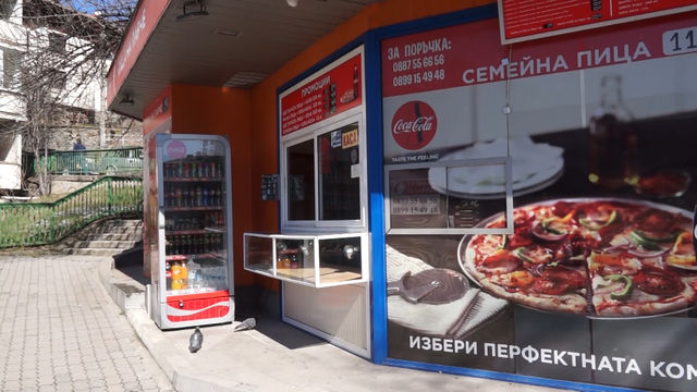 Масово старци по улиците на Смолян, опашки пред банките