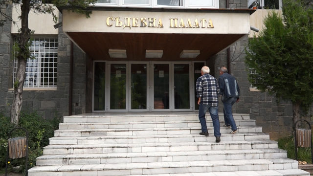  	Първа присъда за нарушена карантина в Смолян, в Районния съд се водят още три дела. 