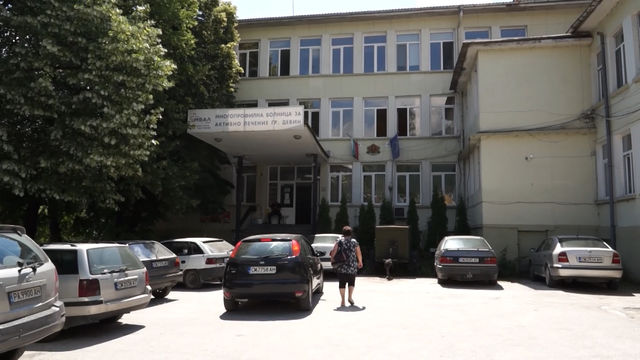 Лекарите на първа линия са бойци, само болниците в Смолян и Девин поемат удара от Ковид-19